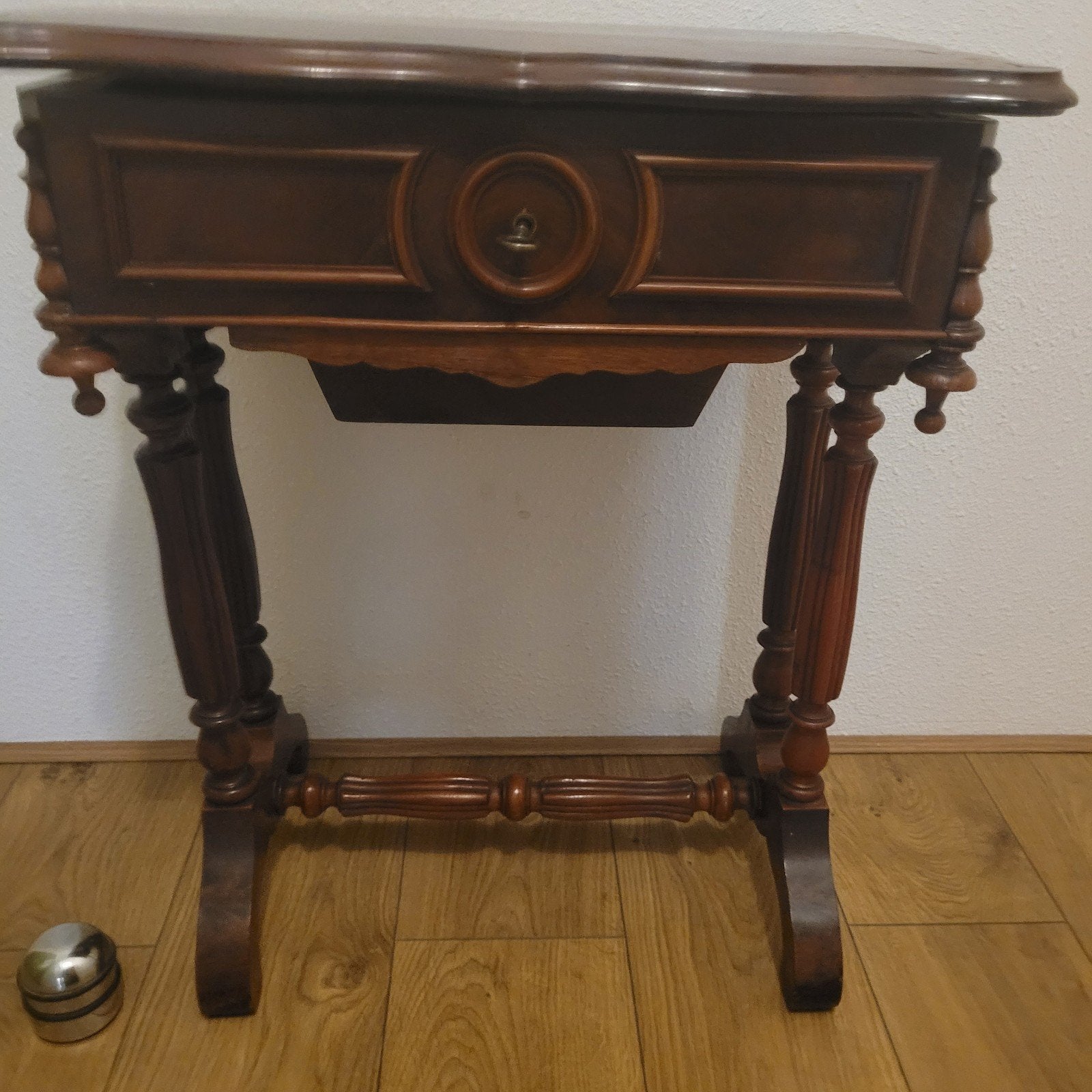 Antieke Naaitafel / Bijzettafel met Opbergvakken, Ophalen