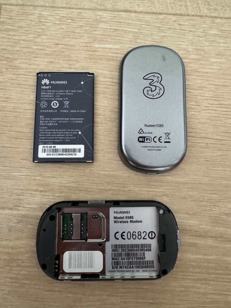 Huawei E585 'Pocket WiFi' - Mobiele 3G Router, Ophalen of Verzenden, Gebruikt, Router met modem