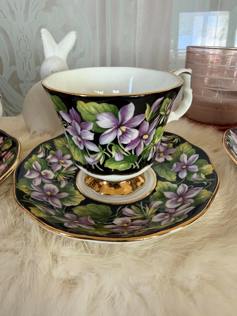 Royal Albert Provencial flowers 1975 may flower en purple, Ophalen