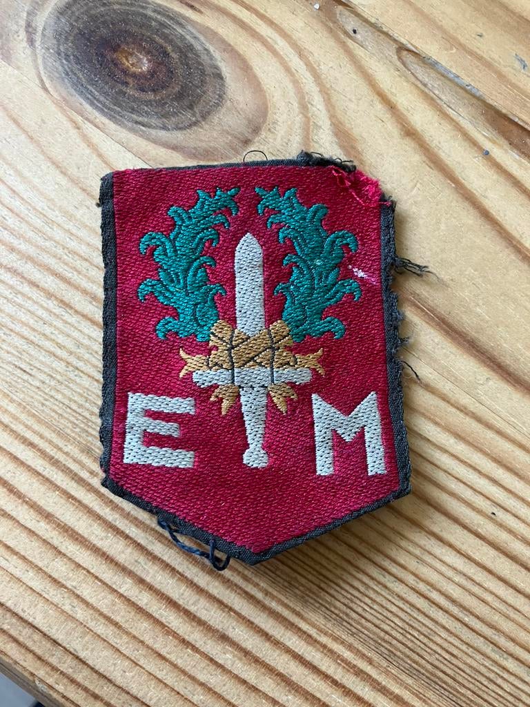 Mouwembleem Nederlands-Indië eerste divisie 7 december EM, Ophalen of Verzenden, Landmacht, Nederland, Embleem of Badge
