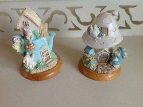 2 beeldjes met hazen, konijnen in pastel kleuren, Ophalen of Verzenden, Zo goed als nieuw