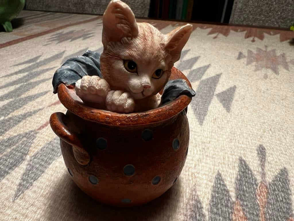 Beeldje kat in pot van Francien/ “ Binkie”, Verzamelen, Ophalen of Verzenden, Gebruikt, Dier