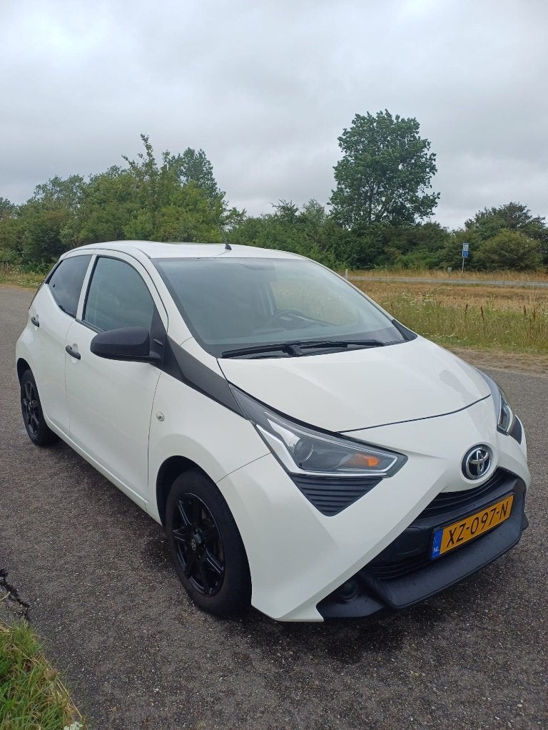 Toyota Aygo 1.0 Vvt-i 72pk 5D 2019 Weinig KM !!!!, Voorwielaandrijving, Stof, 4 stoelen, Wit