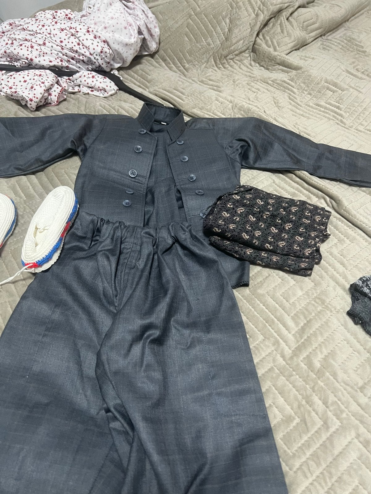 Traditioneel koerdische kleding kinderpak met schoentjes, Ophalen, Zo goed als nieuw, Jongen of Meisje