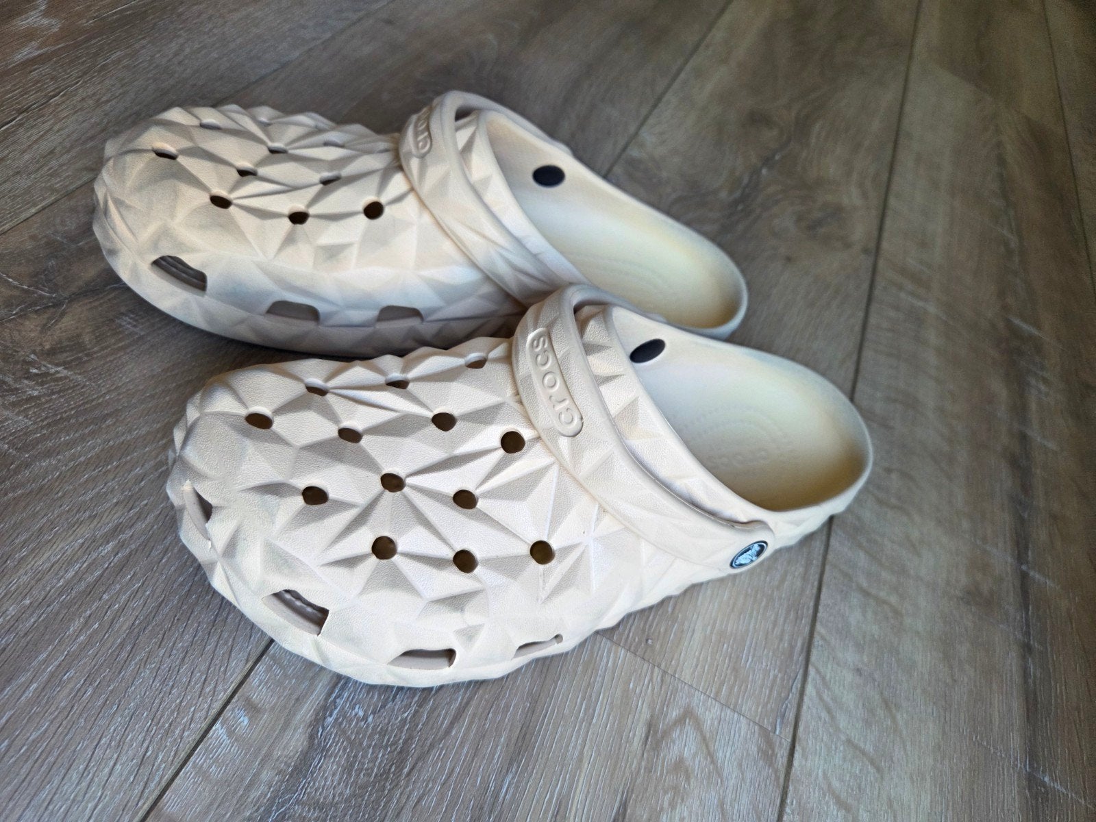 Crocs Classic Clog - Beige, Ophalen, Gedragen