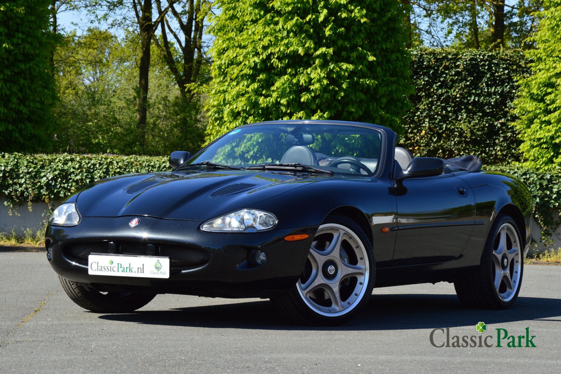 Jaguar XKR 4.0 V8 Convertible (bj 2000, automaat), Auto's, Oldtimers, Automaat, Achterwielaandrijving, Zwart, Cabriolet