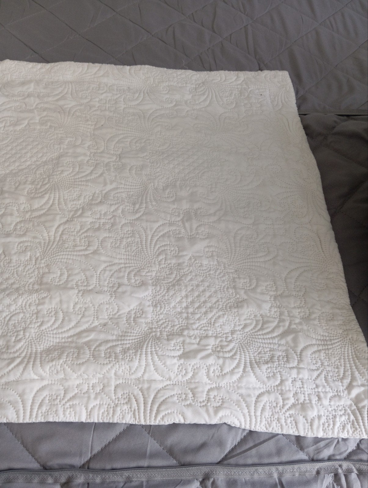 Wit bedsprei met sierlijk patroon, Ophalen of Verzenden, Zo goed als nieuw, Tweepersoons, Wit