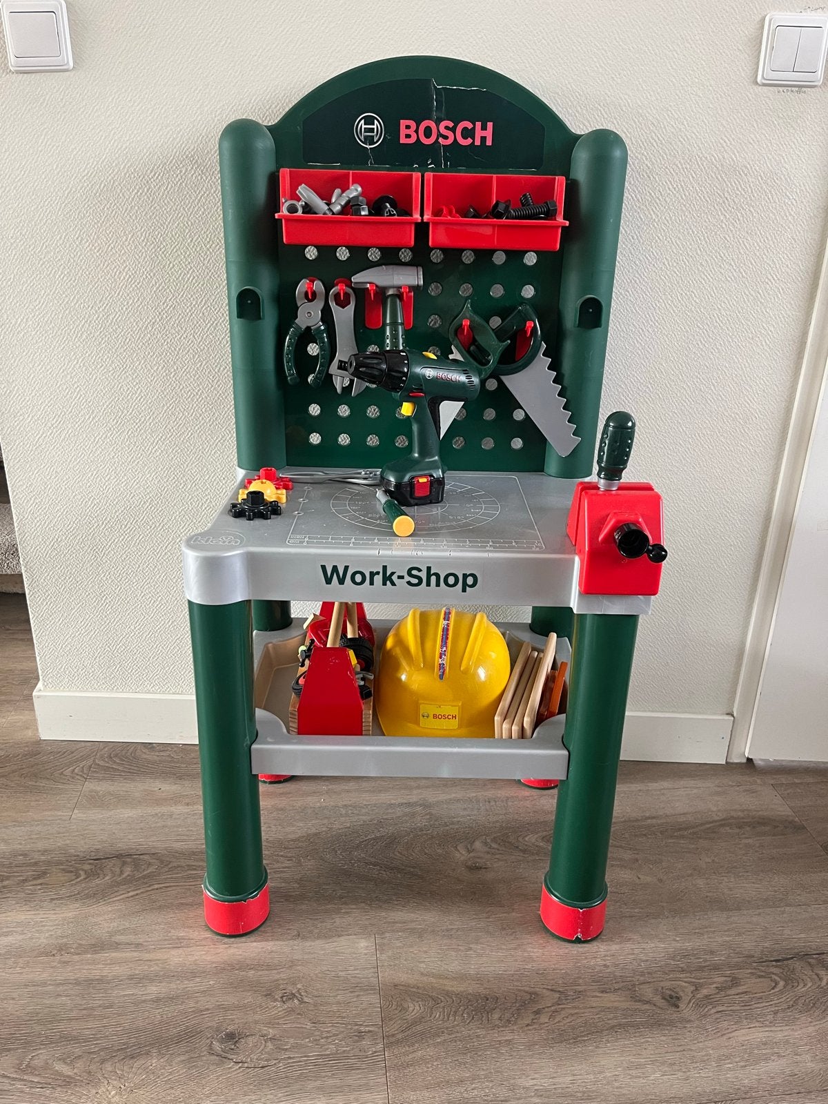 Bosch werkbank met accessoires - speelgoed, Kinderen en Baby's, Ophalen, Gebruikt, Knutselen