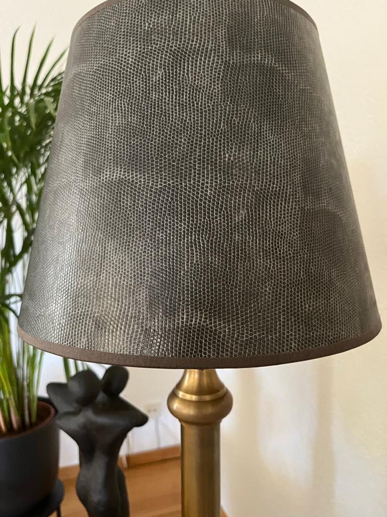 Stijlvolle vloerlamp met bronzen voet en reptielprint kap, Ophalen, Zo goed als nieuw, Metaal, Minder dan 100 cm