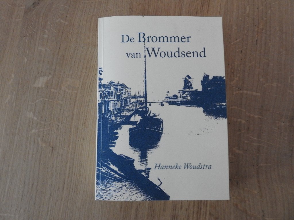 De Brommer van Woudsend gesigneerd, Boeken, Ophalen of Verzenden, Zo goed als nieuw, Hanneke Woudstra, Nederland