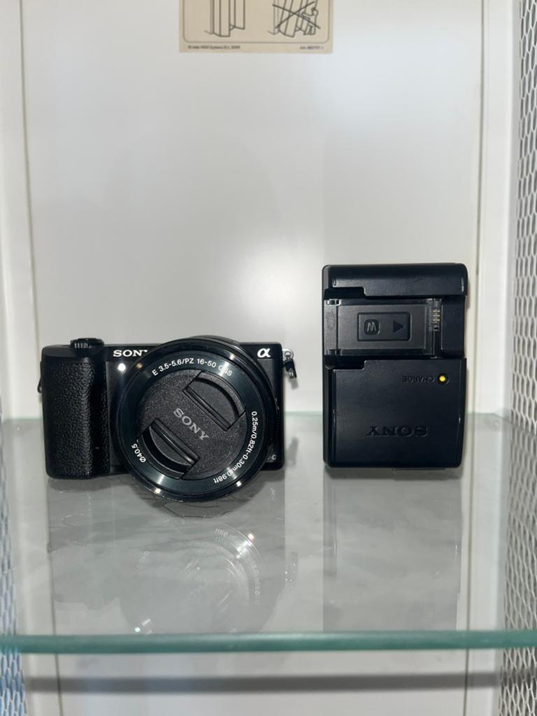 Sony a5100 incl kitlens, Audio, Tv en Foto, Fotocamera's Digitaal, Ophalen of Verzenden, Zo goed als nieuw, Sony