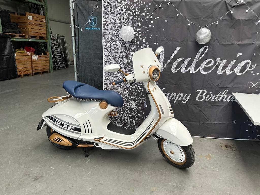 Vespa 946 dior uitvoering, Ophalen