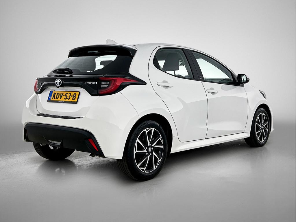 Toyota Yaris 1.5 Hybrid Dynamic (bj 2022, automaat), Auto's, Toyota, 12 maanden, 450 kg, Gebruikt, Wit