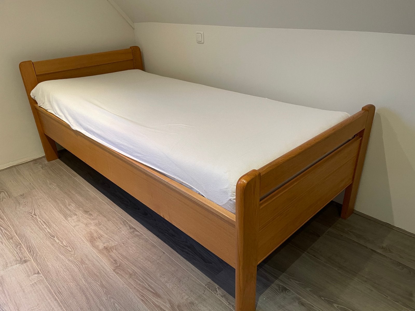 1 persoons Senioren bedombouw, Ophalen, 90 cm, Zo goed als nieuw, 200 cm