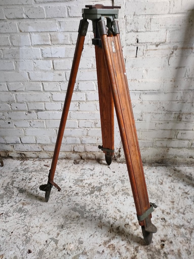 Industriele oude tripod landmeter statief voor lamp, Ophalen of Verzenden