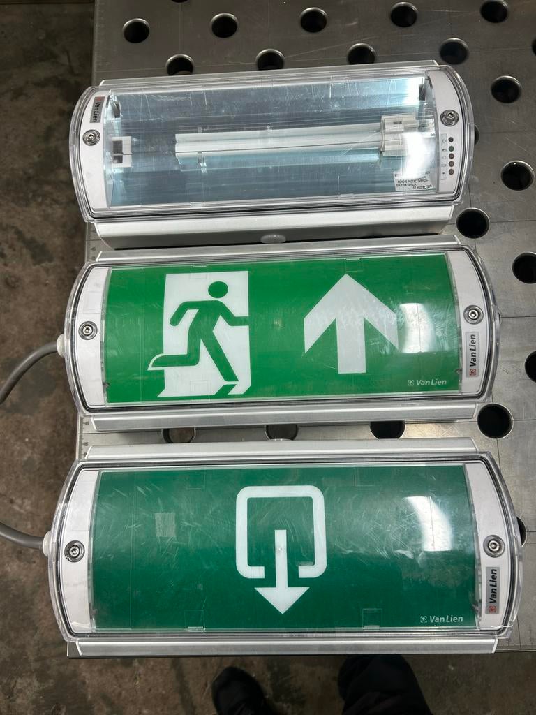 Van Lien noodverlichting Aqualux 3x, Ophalen of Verzenden, Gebruikt, Minder dan 50 watt, Lamp met armatuur