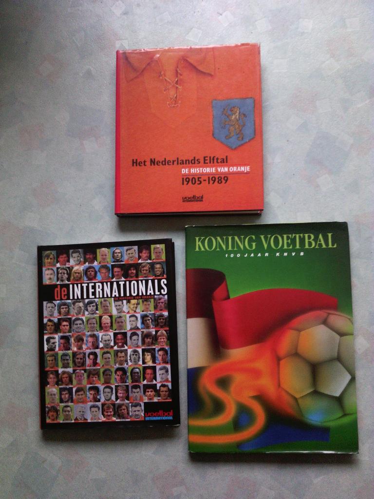 voetbal-boeken Nederlands Elftal ( Historie):, Ophalen of Verzenden, Gelezen, Balsport