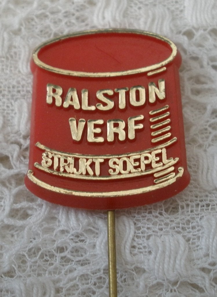 Oud speldje Ralston verf / plastic, Ophalen of Verzenden, Zo goed als nieuw, Merk, Speldje of Pin
