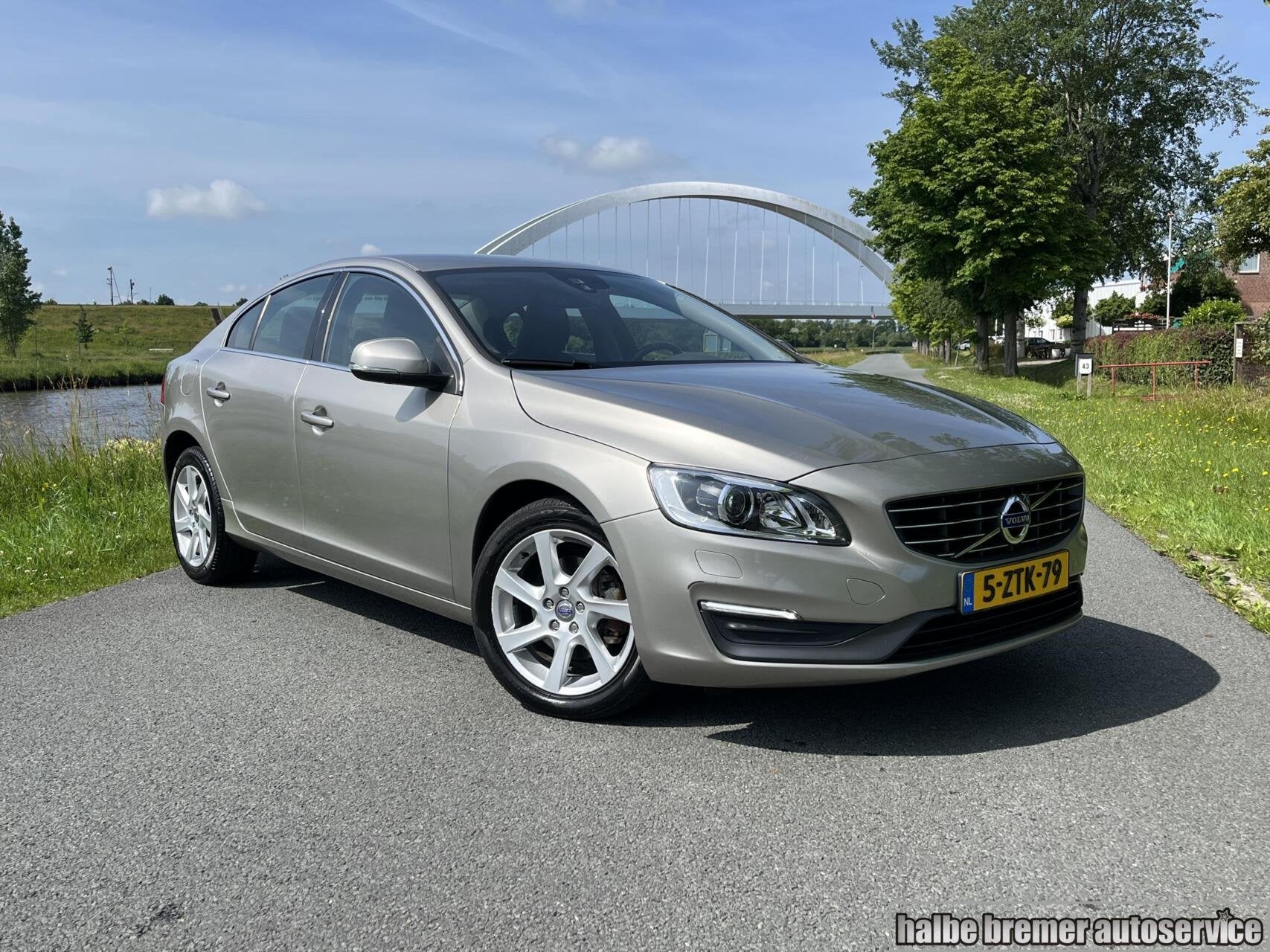 Volvo S60 1.6 T3 |Dealer onderhouden|Climate|Cruise|Trekhaak, Auto's, Voorwielaandrijving, Gebruikt, 4 cilinders, 150 pk