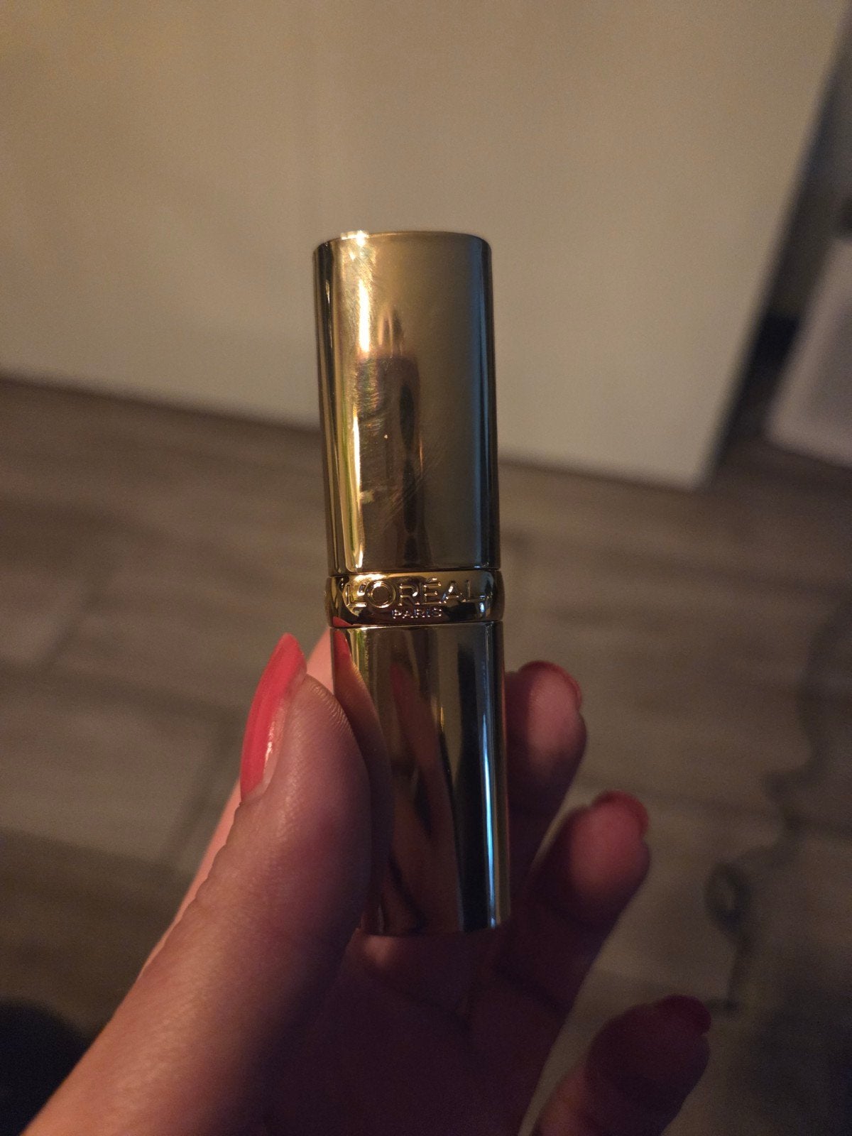 L'Oréal Color Riche Nude Intense Lipstick 601 Worth It, Ophalen of Verzenden, Zo goed als nieuw, Make-up, Overige kleuren