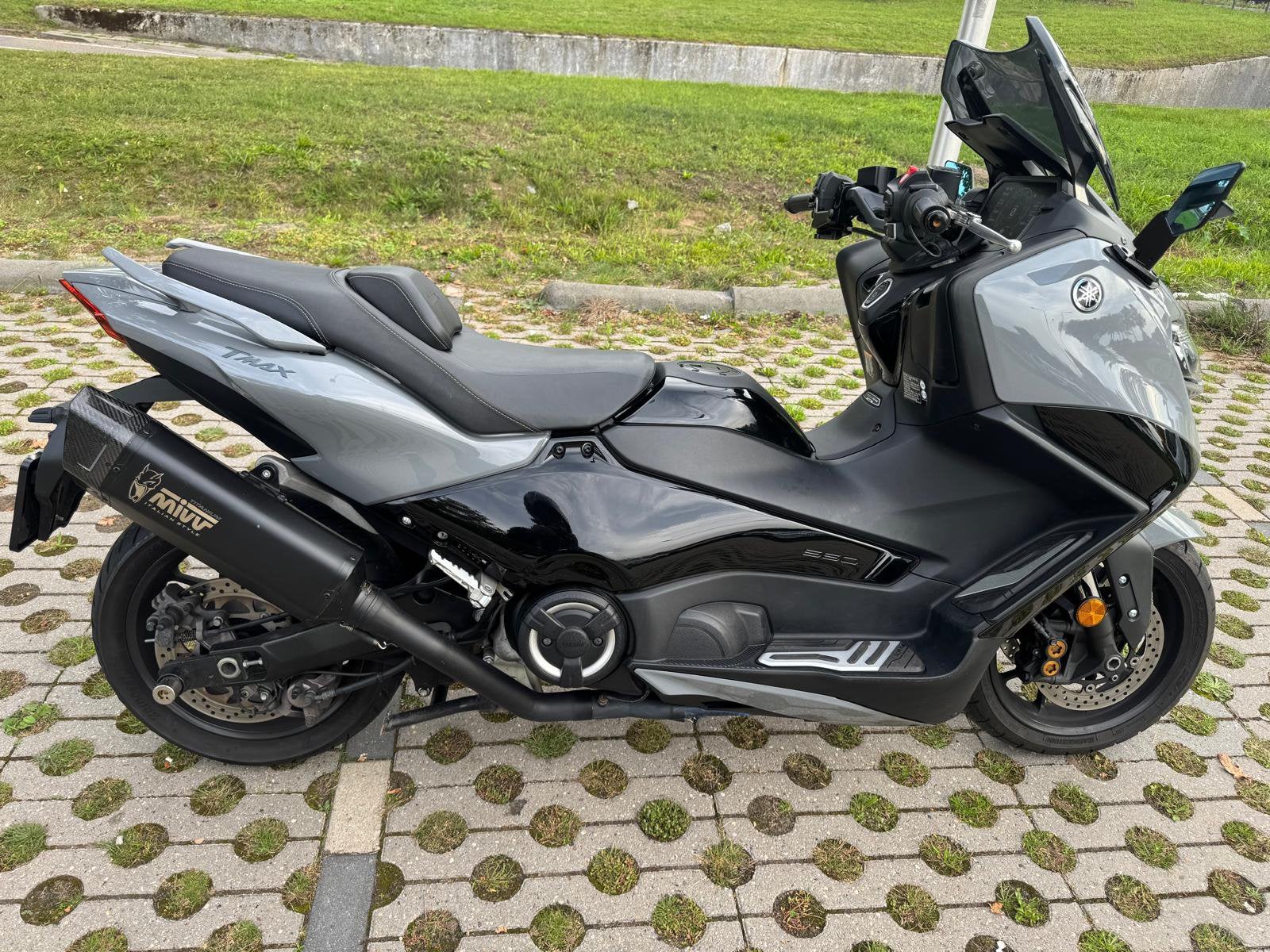 Yamaha TMAX 560cc Tech MAX 2024 – Nieuwstaat – MIVV uitlaat, Scooter, Particulier