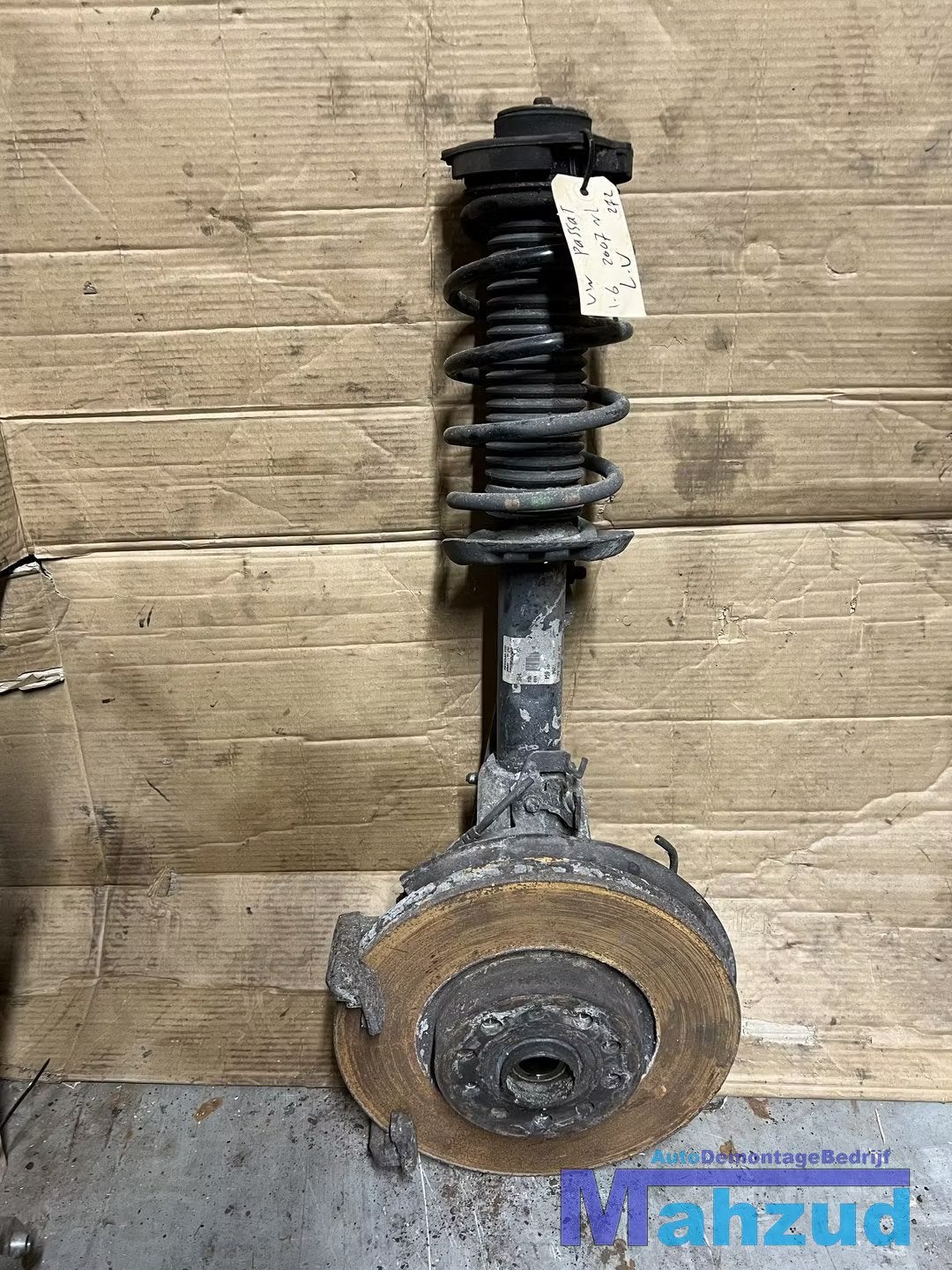 VW PASSAT B6 links voor veerpoot 2005-2010, Auto-onderdelen, Gebruikt, Volkswagen, Volkswagen AG, Berliner Ring 2
38440  Wolfsburg, DE