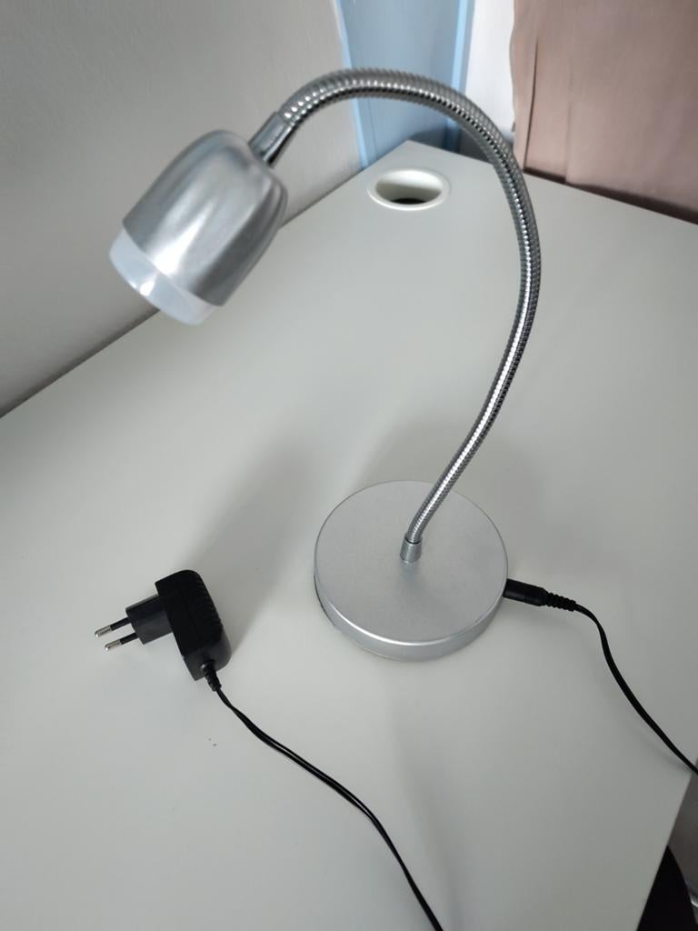 Flexibele LED Bureaulamp - Zilverkleurig, Gebruikt, 50 tot 75 cm, Ophalen of Verzenden, Modern
