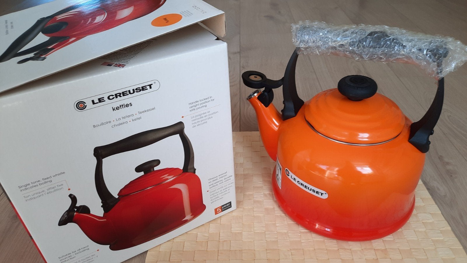 Fluitketel 'tradition' Le Creuset, Witgoed en Apparatuur, Waterkokers, 2 liter of meer, Ophalen of Verzenden, Nieuw