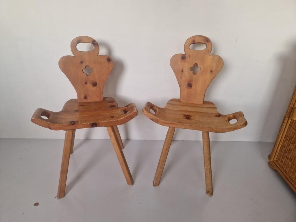 2 brutalist spaanse lage stoelen grenen vintage., Antiek en Kunst, Antiek | Meubels | Stoelen en Banken, Ophalen of Verzenden