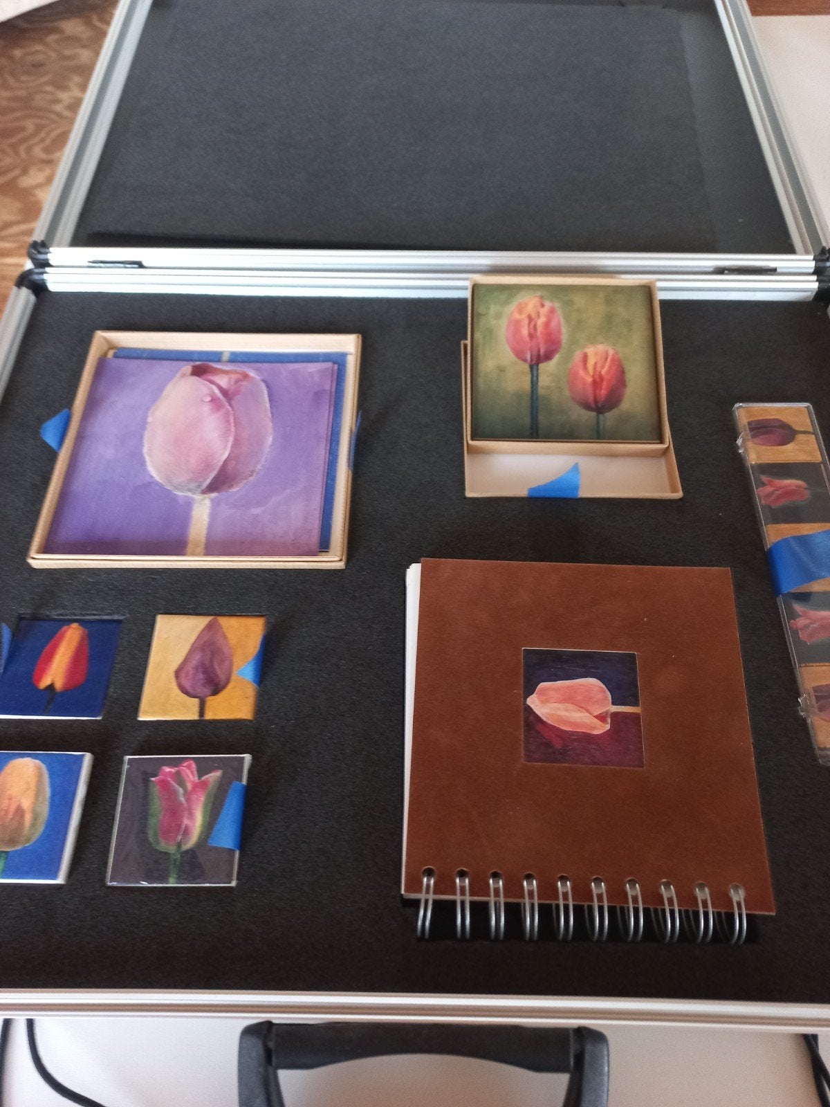 Koffertje met diverse tulp souvenirs, Verzamelen, Ophalen of Verzenden