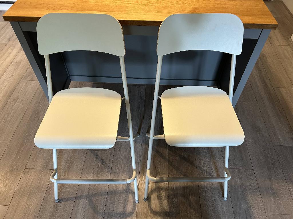 Barkrukken IKEA Franklin wit, Huis en Inrichting, Barkrukken, Ophalen, Met voetsteun, 60 tot 90 cm, Zo goed als nieuw