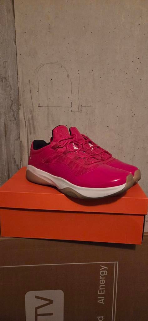 Air Jordan 11, Ophalen of Verzenden, Zo goed als nieuw, Zwart