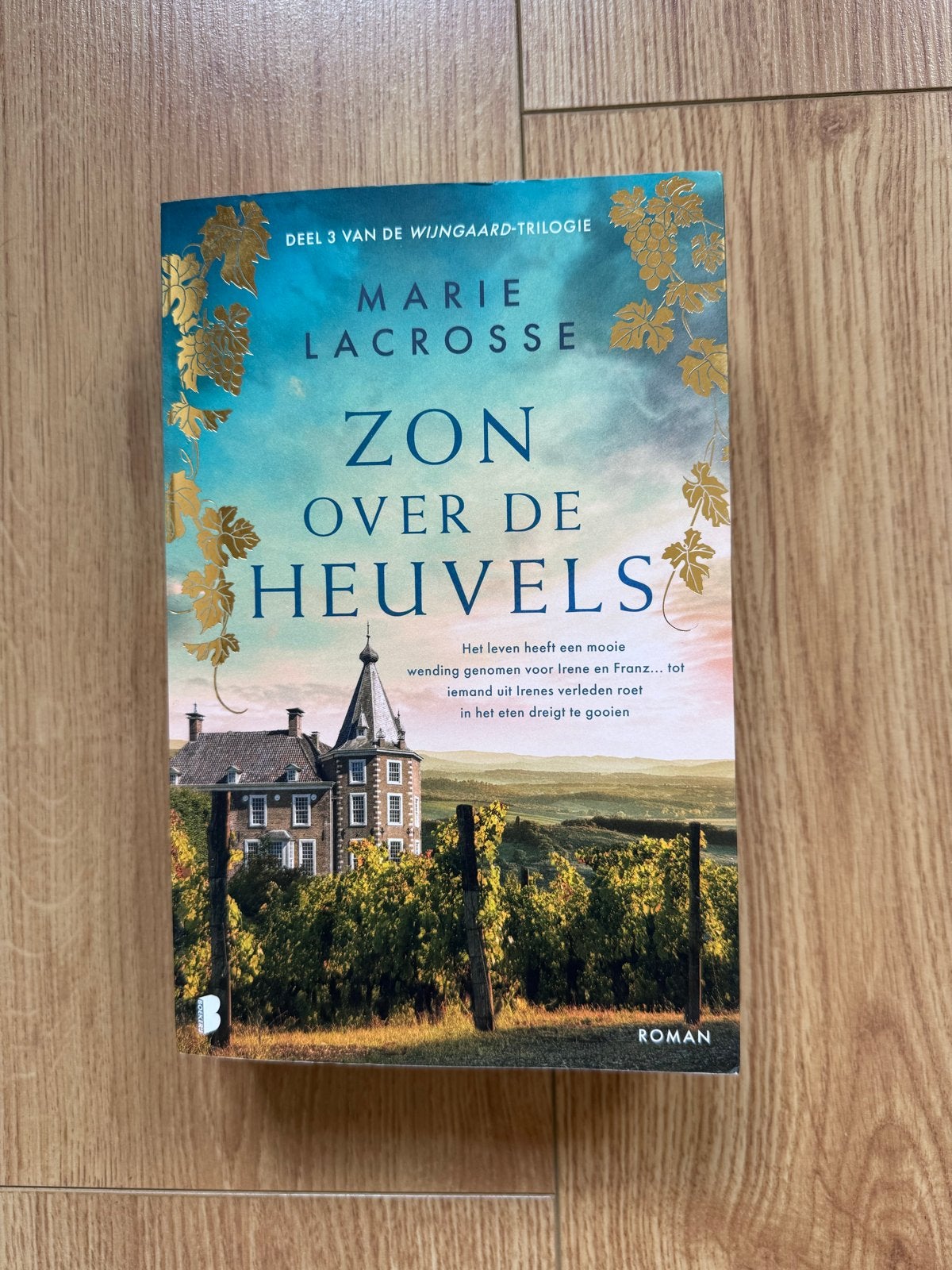 Marie Lacrosse - Zon over de heuvels - De wijngaard-trilogie, Boeken, Ophalen of Verzenden, Zo goed als nieuw, Marie Lacrosse