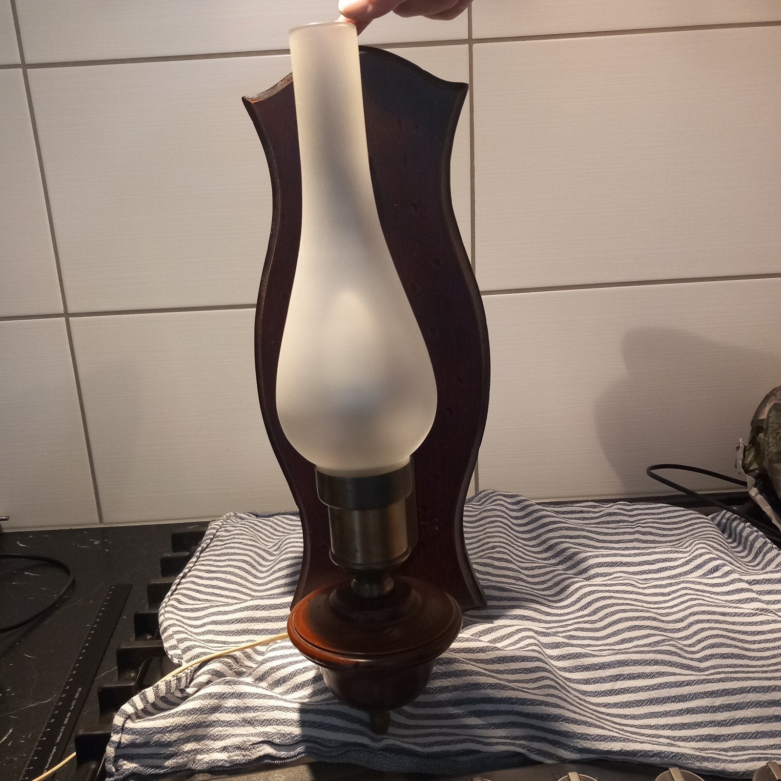 Vintage wandlamp met melkglas kap - Olie lamp stijl, Ophalen of Verzenden
