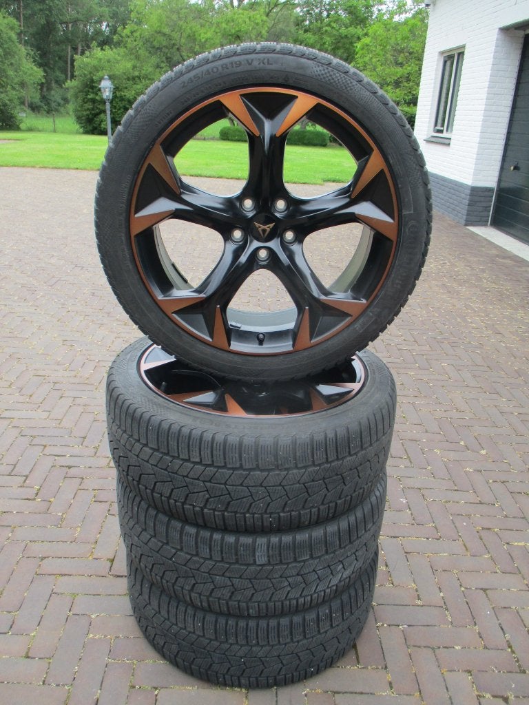 Originele Cupra Formentor 19 inch winterbanden IZGST, 19 inch, Banden en Velgen, Personenwagen, Gebruikt
