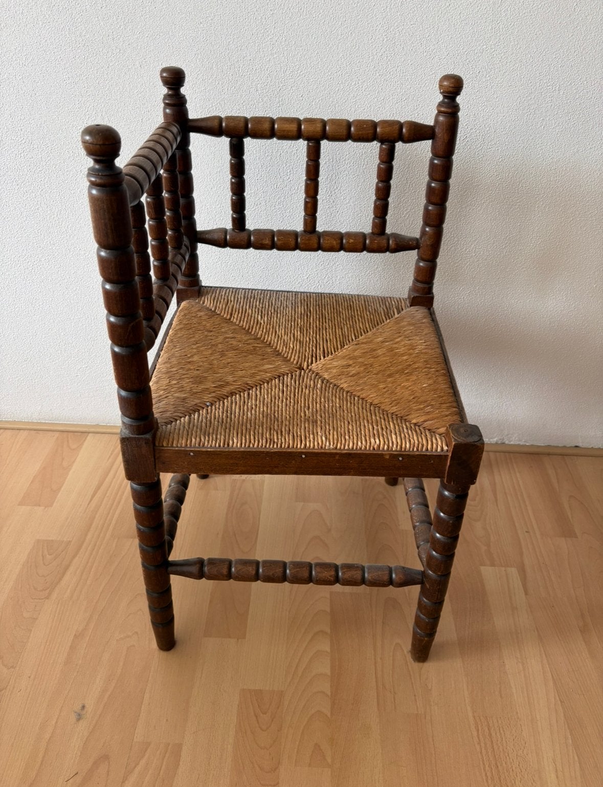 Bobbin hoekstoel met biezen zitting, Antiek en Kunst, Ophalen