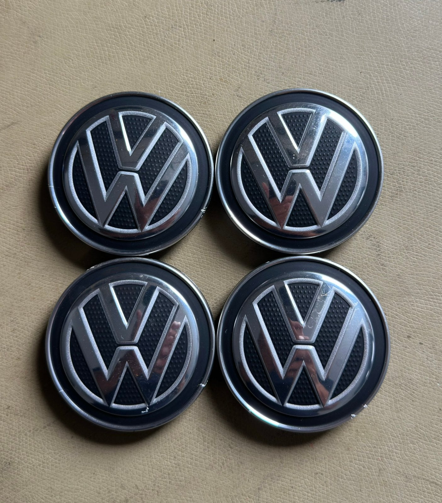 Set van 4 Volkswagen naafdoppen, Auto diversen, Wieldoppen, Gebruikt, Ophalen of Verzenden