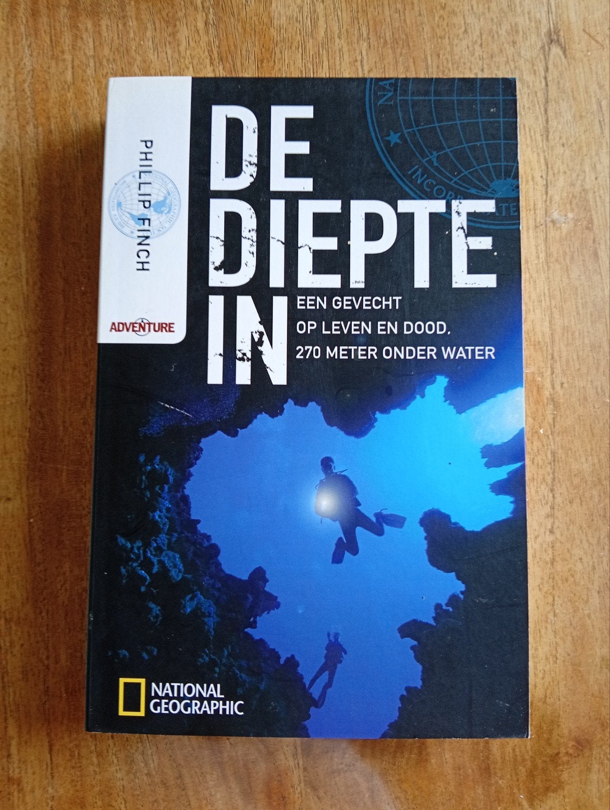 De Diepte In  - Phillip Finch, Ophalen of Verzenden, Gelezen, Phillip Finch