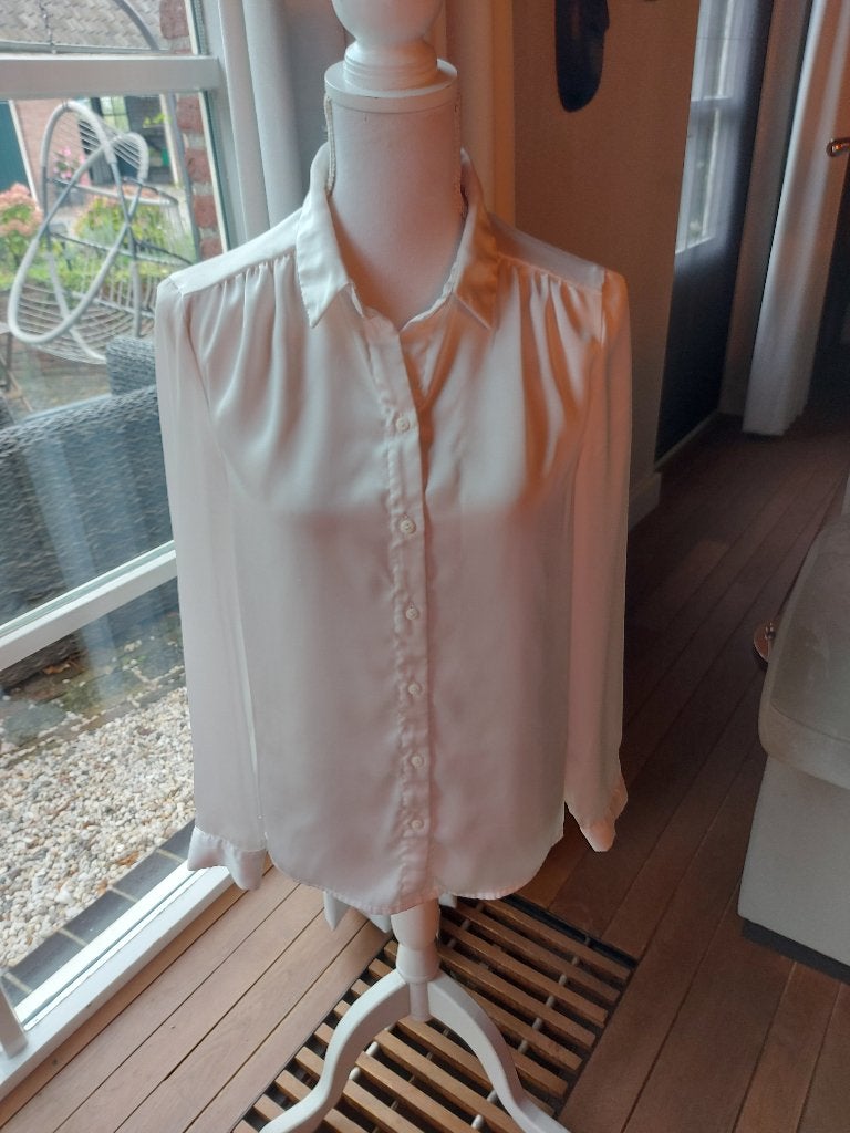 PRACHTIGE SATIJNEN WOLWITTE BLOUSE VH MERK VILA, Kleding | Dames, Blouses en Tunieken, Wit, Vila, Ophalen of Verzenden, Zo goed als nieuw