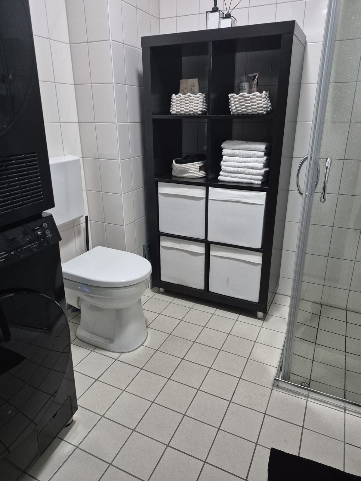 IKEA Kallax kast zwart met 4 witte manden, Ophalen, Gebruikt