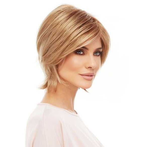 Moderne pruik warm blondmix vlot kort haar model Raquel, Verzenden, Nieuw, Pruik of Haarverlenging