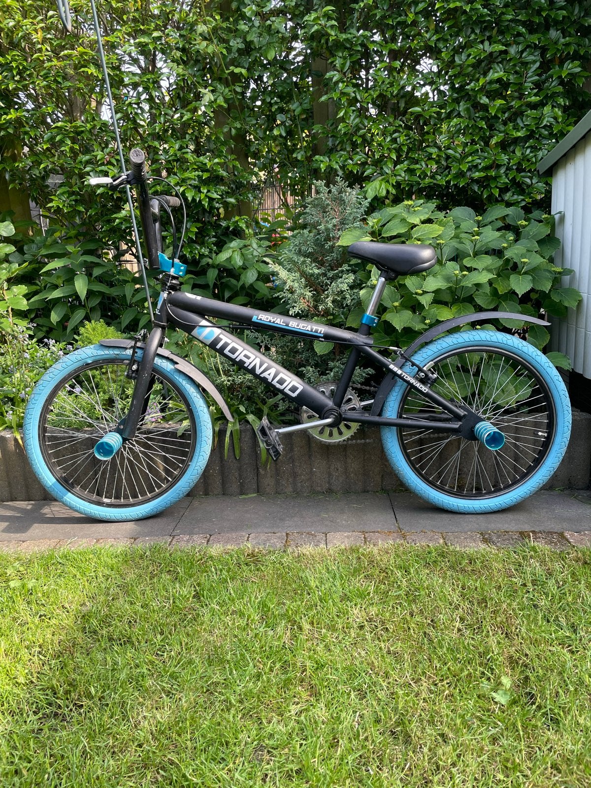 BMX Tornado Royal Bugatti - Zwart met blauwe banden, Gebruikt, Staal, 20 tot 24 inch, Ophalen of Verzenden