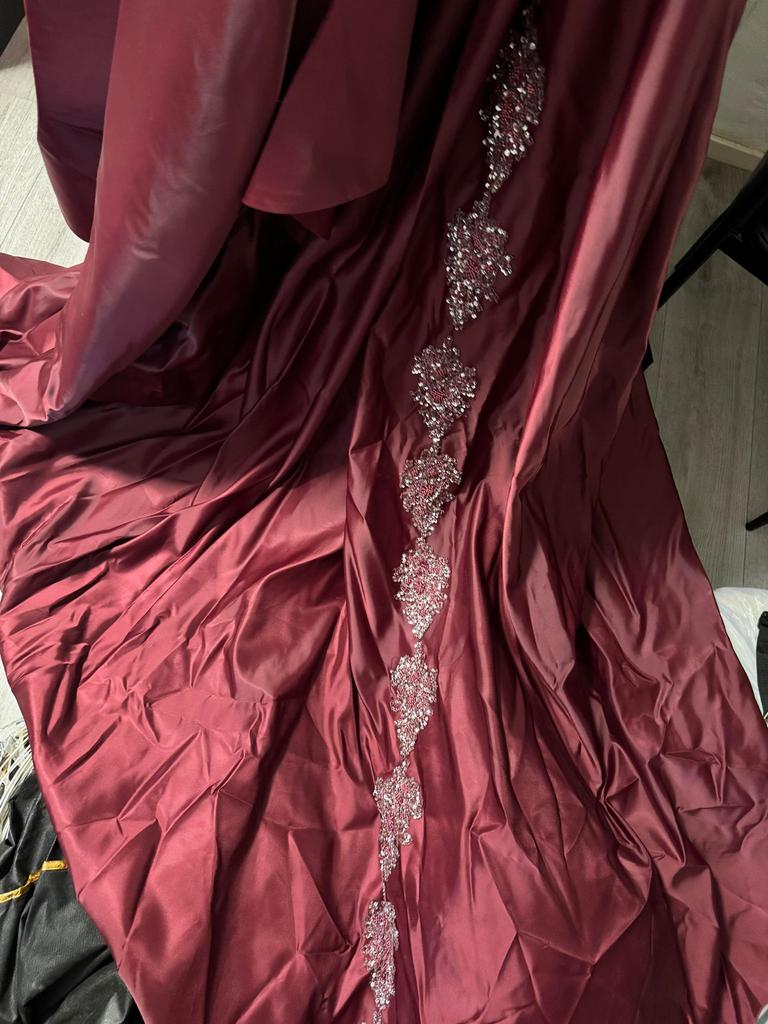Prachtige bordeauxrode galajurk met kralen, Kleding | Dames, Gelegenheidskleding, Zo goed als nieuw, Galajurk, Maat 38/40 (M)