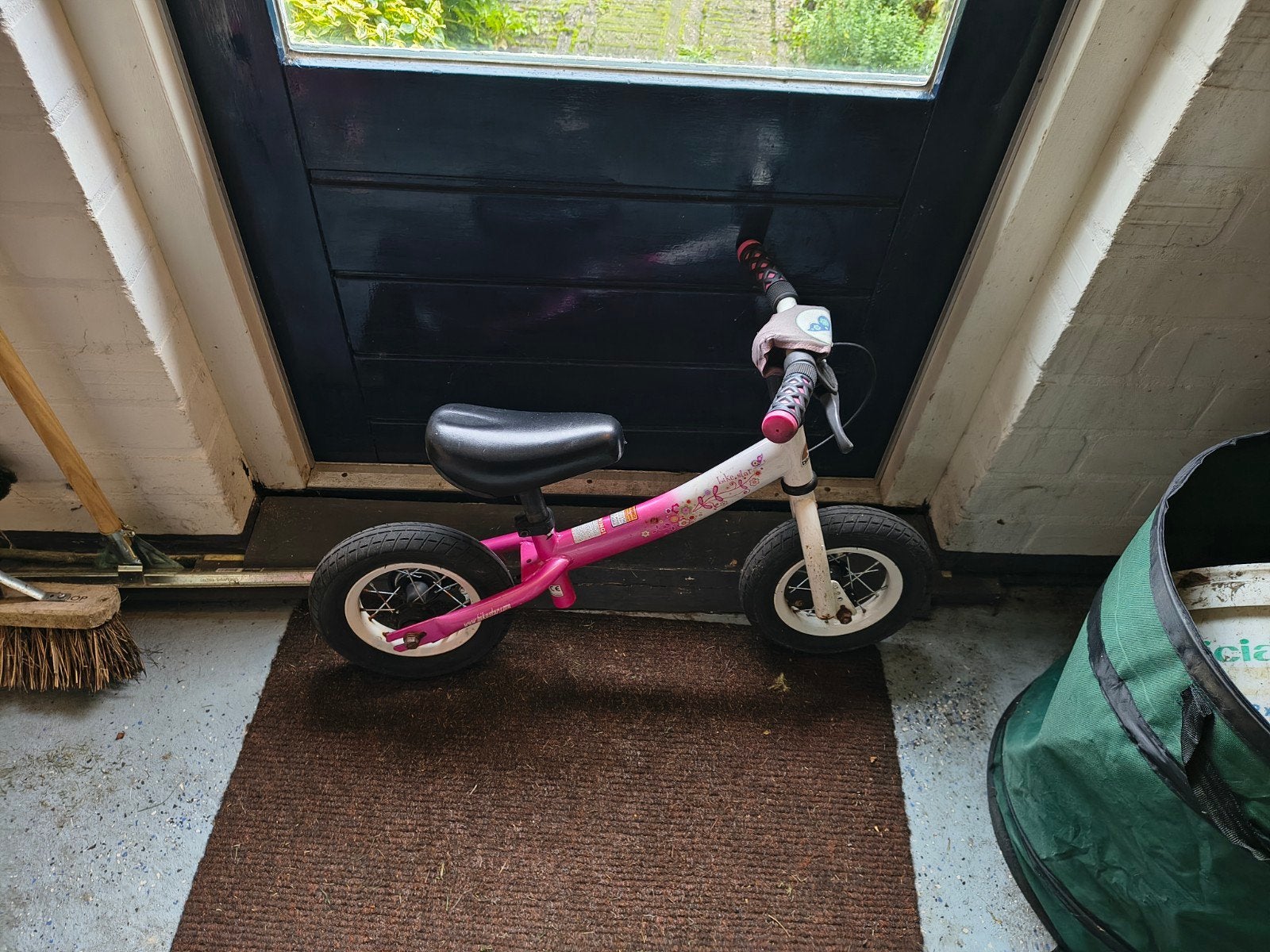 Roze loopfiets voor kinderen - Zo goed als nieuw, Ophalen, Zo goed als nieuw, Minder dan 16 inch