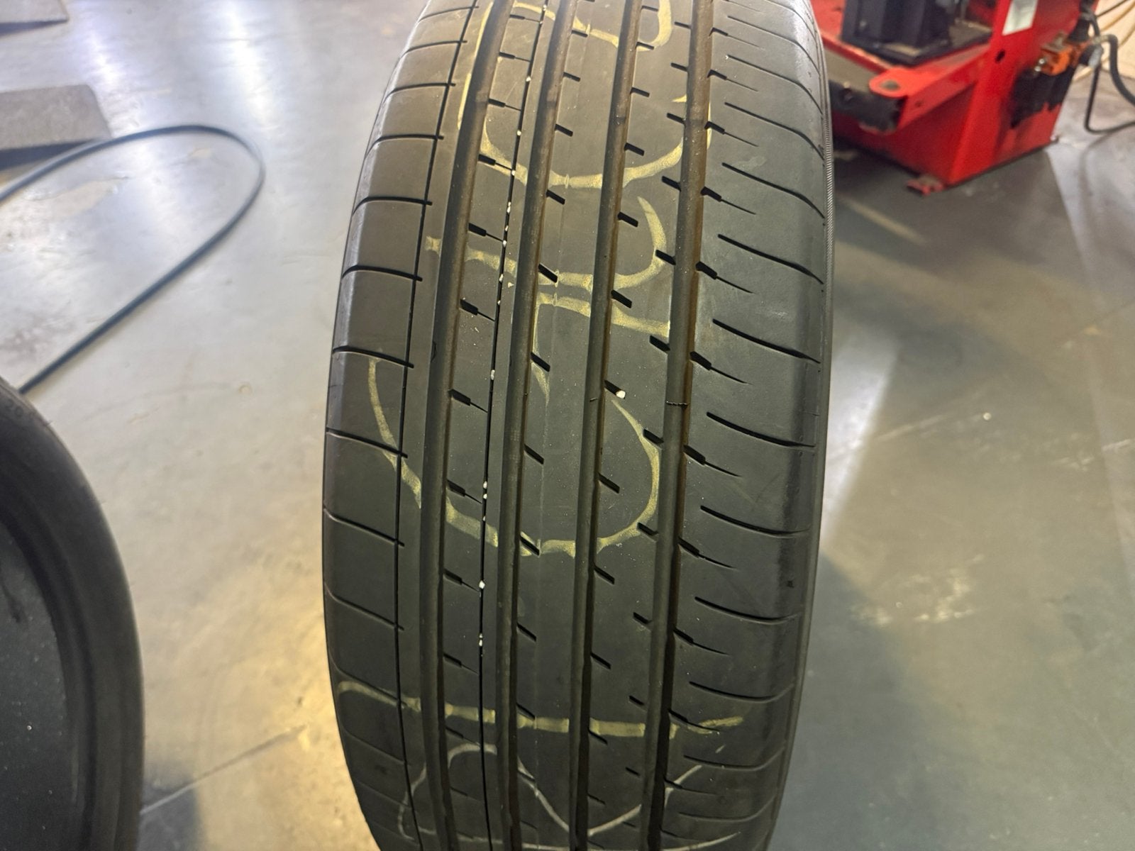 4x 235 55 19 105V Yokohama BluEarth-XT AE61 DEMO DOT3824, 19 inch, Gebruikt, Ophalen of Verzenden, 235 mm