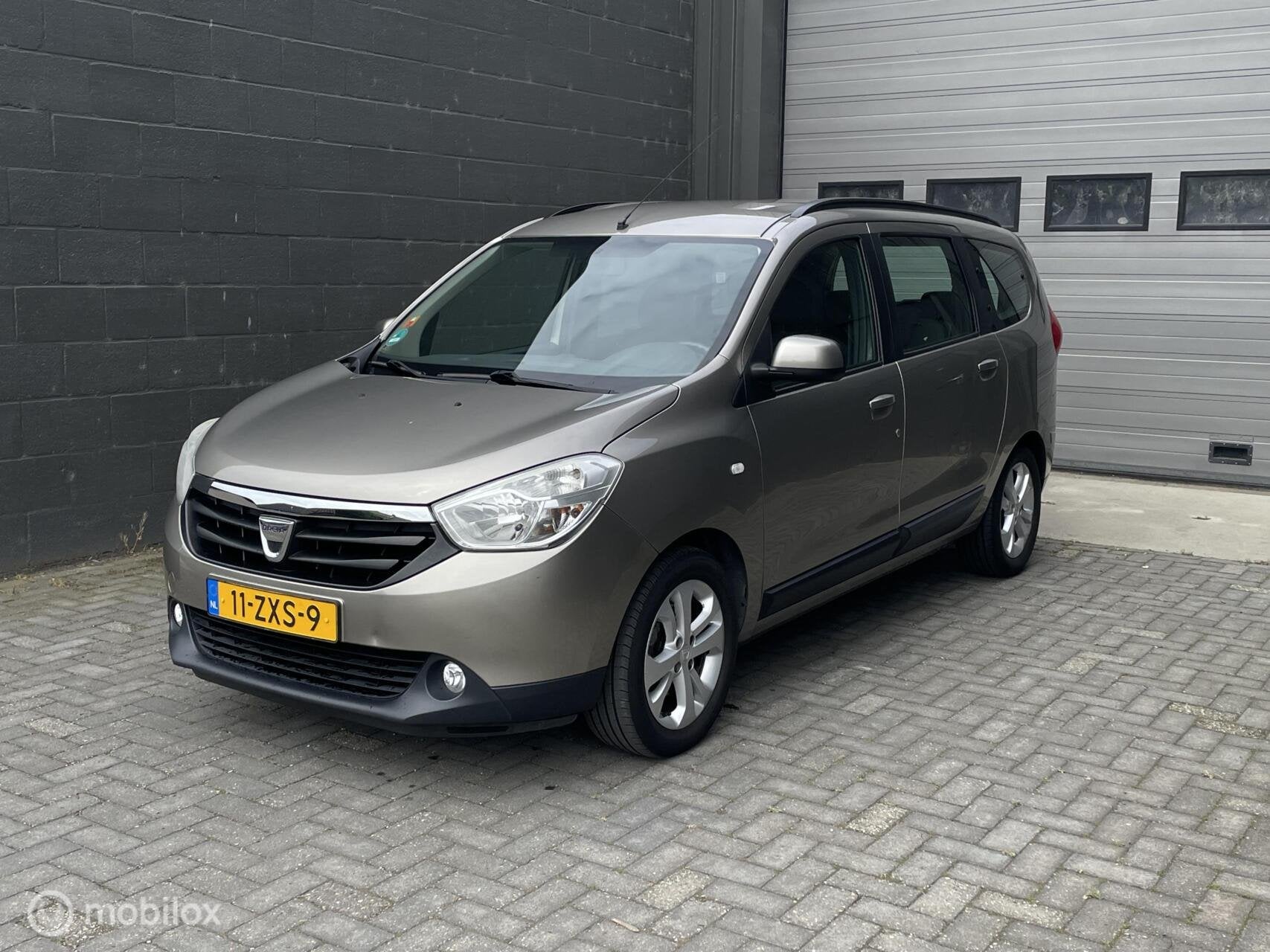 Dacia Lodgy 1.2 TCe | 7-Persoons | AIRCO | Navi | Parkeersen, Auto's, Voorwielaandrijving, Euro 5, Gebruikt, Bruin