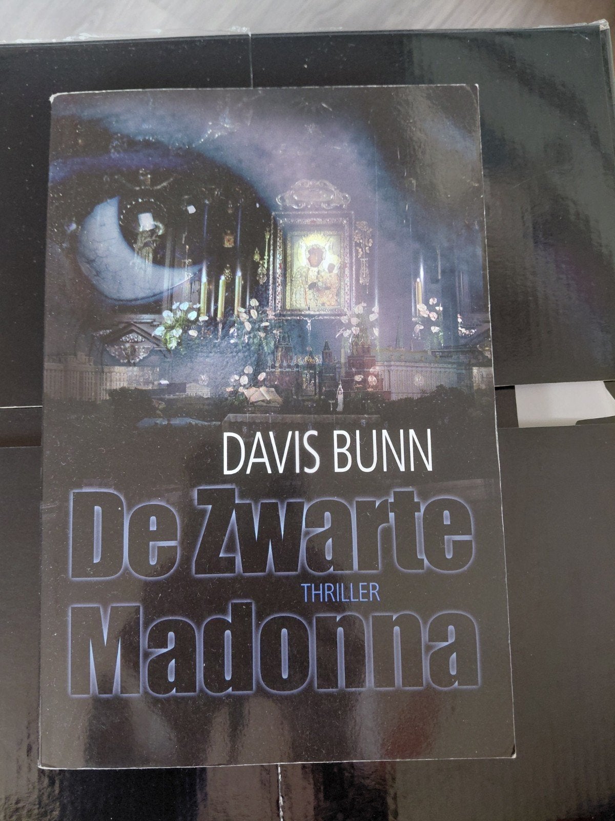 Davis Bunn - De zwarte madonna, Boeken, Ophalen of Verzenden, Gelezen, Davis Bunn