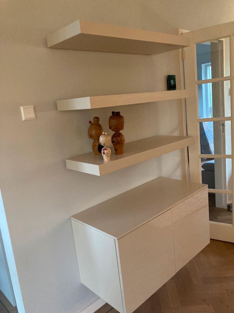 Wandmeubel met zwevende planken en kast creme beige, Ophalen, Zo goed als nieuw