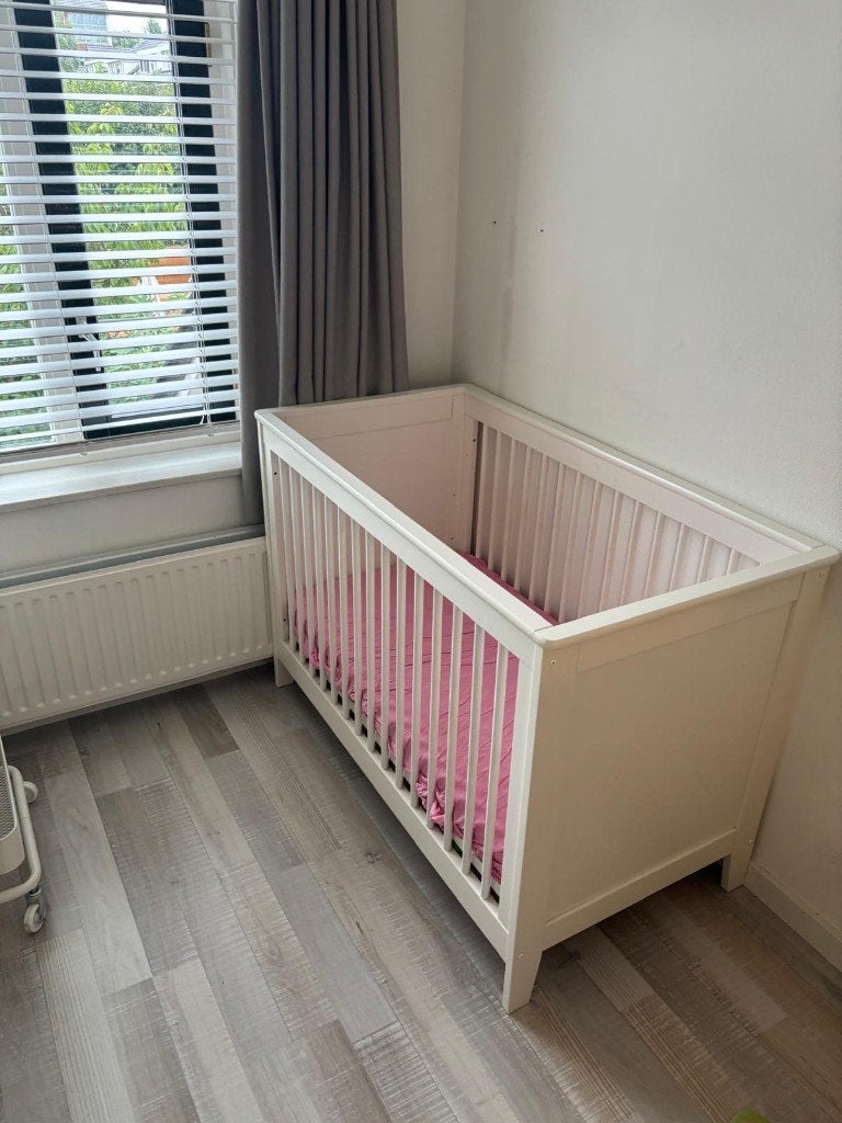 Kinderbedje, luiermmer en rolkastje aangeboden, Ophalen, Gebruikt