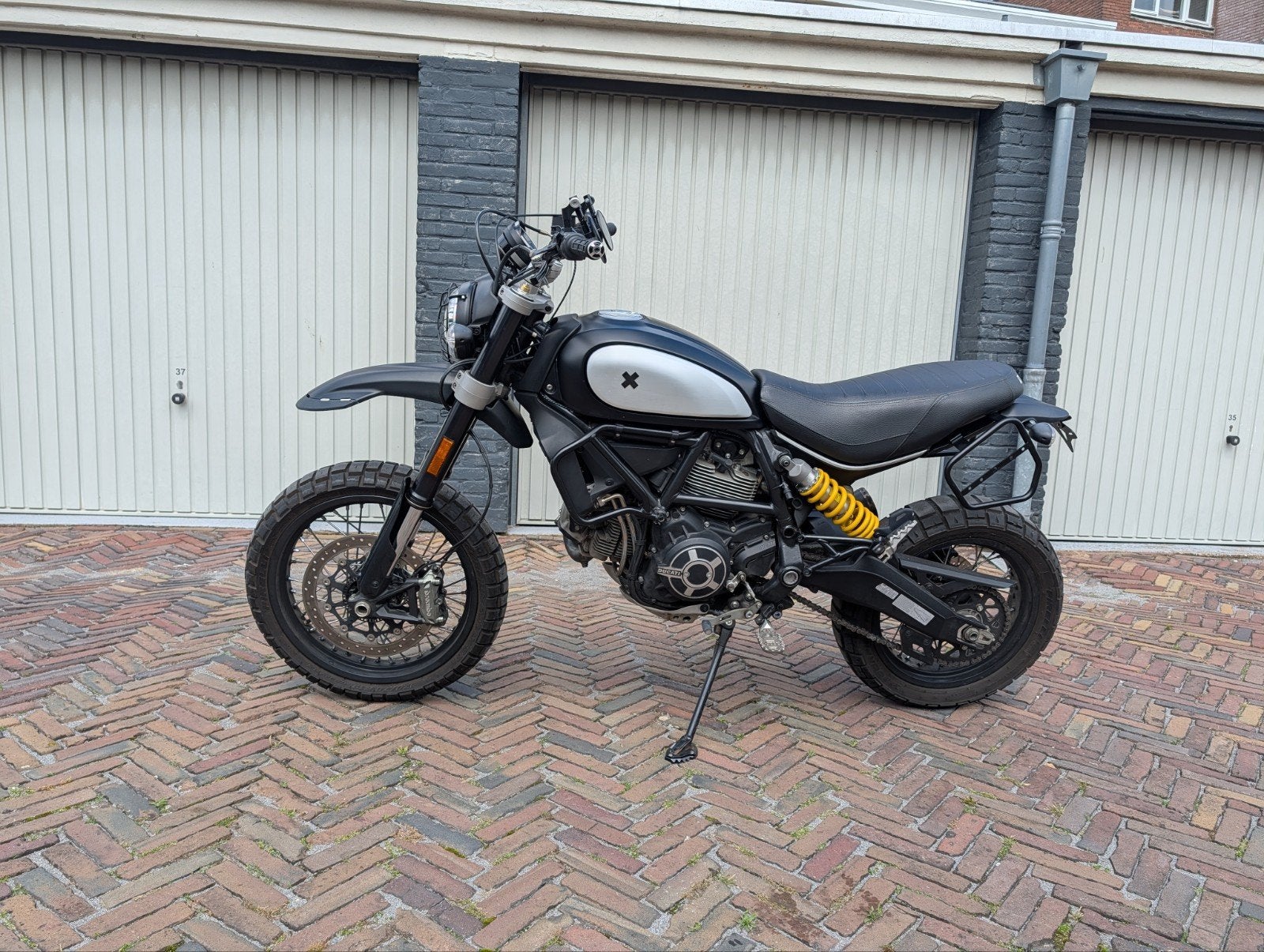 Ducati Desert Sled (2017) - veel opties, Motoren, Motoren | Ducati, 2 cilinders, Occasion, Motorrijbewijs A, Particulier